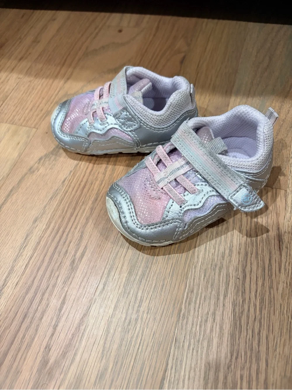 Stride rite soft motion little girl sneakers, size 3.5W